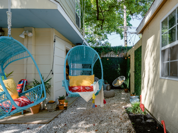 "This is the cutest, most stylish Airbnb I’ve visited! The attention to detail is adorable, and it provided a welcome respite during a week-long trip to visit family. The air conditioning was great, I love the bathtub, and we were free to come and go as we pleased with easy access," says one review.