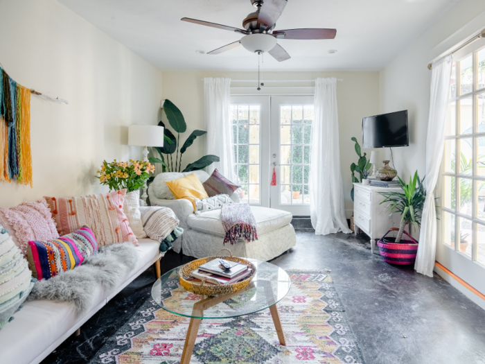 Explore Houston while staying in this bright and homey abode nestled between Montrose and the Museum District. Houston is home to incredible cuisine, thrift shopping, and gorgeous weather. For an average price of just $75/night, this guesthouse is a total steal.