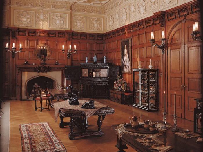 The main house includes 35 bedrooms, 43 bathrooms, and 65 fireplaces.