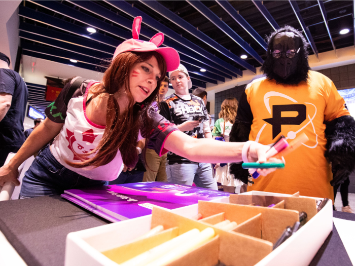 Once inside, fans were greeted with plenty more to do before the event began, roaming the concourse for pictures, interacting with their fellow fans, and making signs to support their favorite team or player.