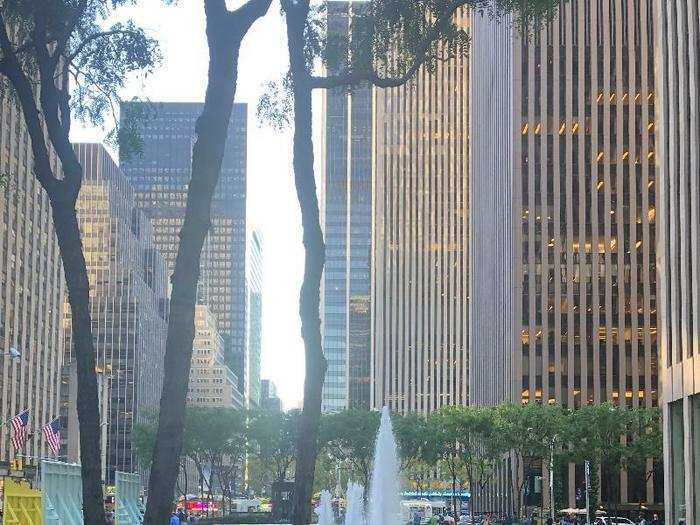 Just steps outside of Au Bon Pain was a rare pocket of New York greenery, making it feel all the more hidden.