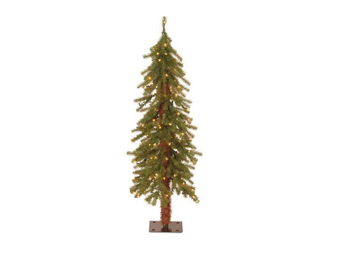 A cedar Christmas tree with 100 clear lights