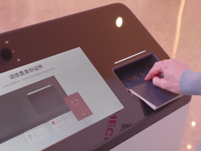 Here, Tom Brennan — managing editor of Alizila, the news hub of Alibaba Group — demonstrates how to use the self-service kiosk.