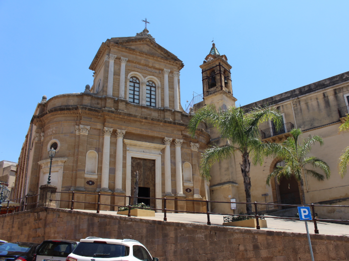 Despite the lack of residents, Sambuca boasts three beautiful churches, the largest of which is the Chiesa del Carmine, built in 1530.