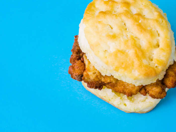 I was already quite impressed by the shiny golden layer of glaze that covered this biscuit.