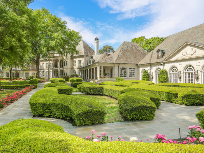 According to Concierge Auctions, the estate