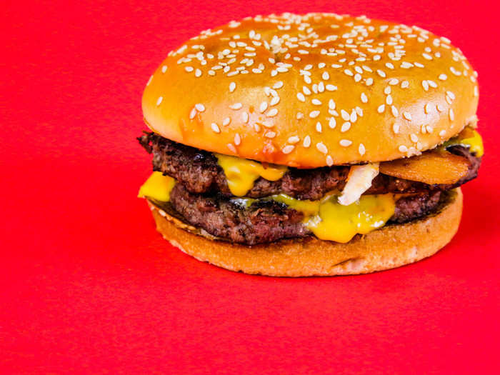 The beef was thick and colorful, while the bun was shiny and round, with a photogenic splash of sesame seeds. On the outside, this sandwich looked quite different.