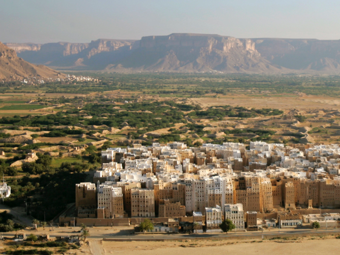 Shibam is a strategically built city. It sits on the highest point in the green valley of Wadi Hadramaut, the longest fertile valley in the Arabian Peninsula, nestled between two mountains. Shibam is almost completely isolated from other cities.