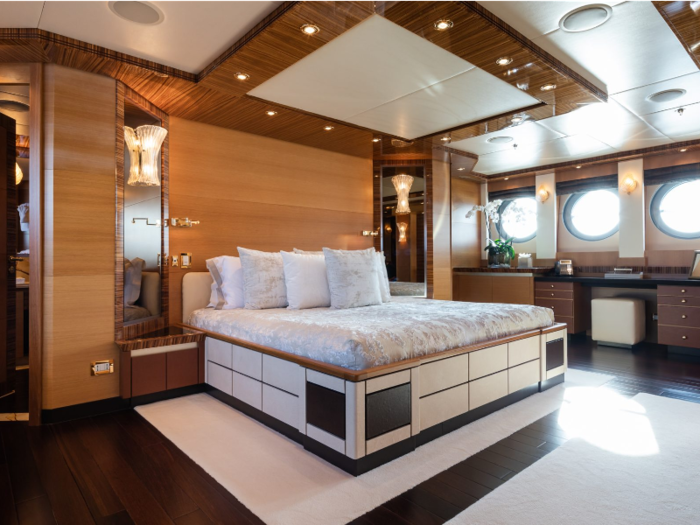 The spacious master suite comes with a king-size bed with a study area and walk-in wardrobe.