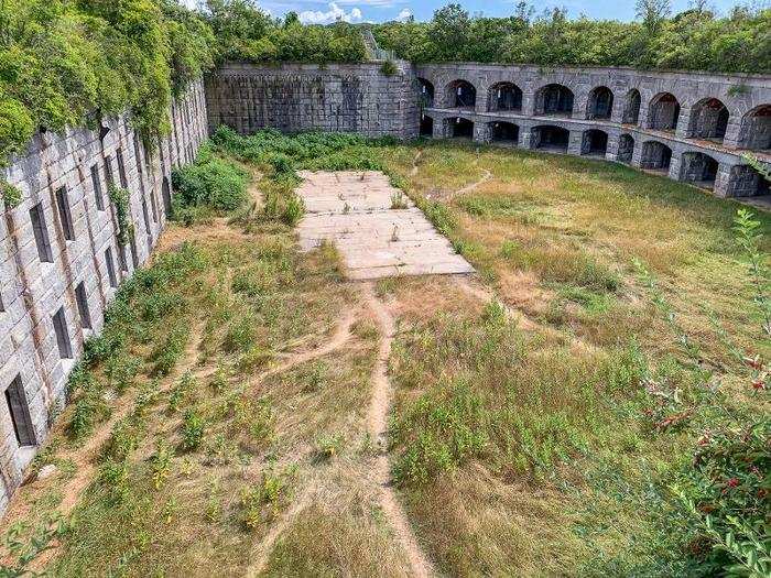  Instead, Fort Gorges was used to store mines during the Spanish-American War, and it was used to store submarine mines during World War II. 