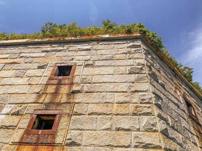 This perk gave us the chance to see the exterior of the fort in great detail. The fort was made entirely of granite.