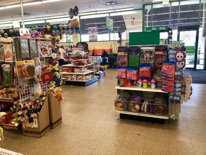 This Dollar Tree was a breath of fresh air, thanks to the obvious organization and cleanliness that was apparent the moment we entered.