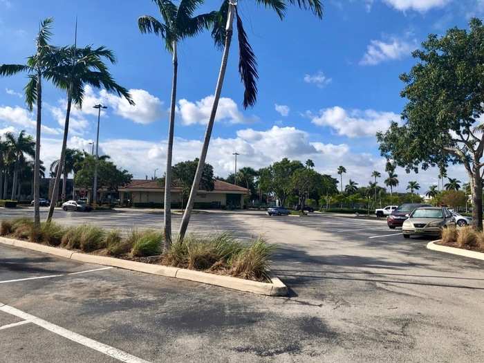 Next, we traveled to the sunny city of Hollywood, Florida where we got to check out a Dollar Tree in a more suburban atmosphere.