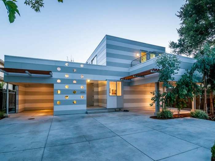 7. A high-end listing in Menlo Park looks sleek and modern for $750 per night.