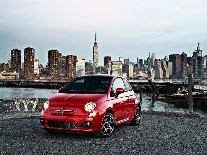 The 500X draws on the design of the perky Fiat 500, itself based on ...