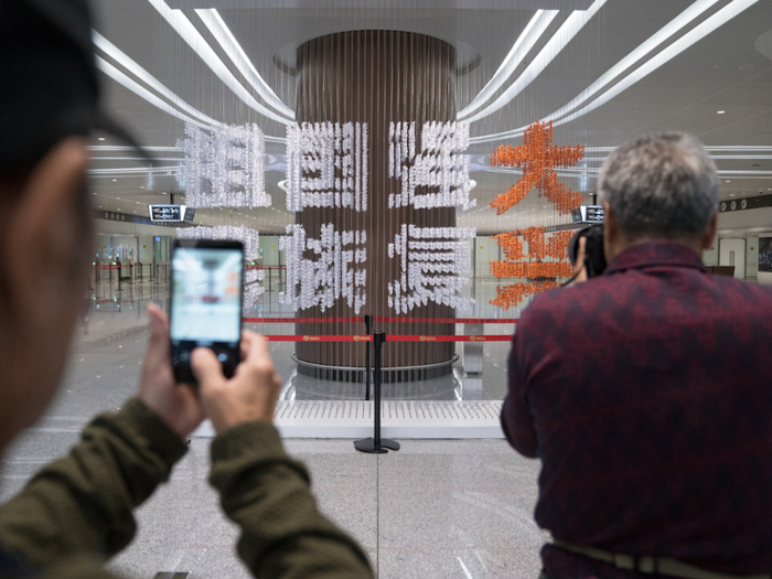 On the same floor I spotted a peculiar piece of artwork, made entirely of paper origami swans: a Chinese phrase that says "The motherland is strong, and the nation is rejuvenated." The last two characters say "Da" and "Xing" — the name of the airport.