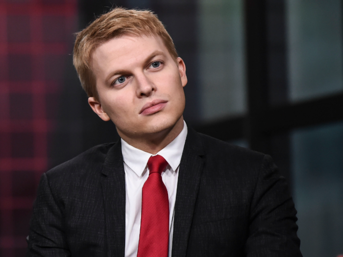 Late 2016: Investigative journalist Ronan Farrow and NBC staff producer Rich McHugh pitch a story to NBC News president Noah Oppenheim about Hollywood