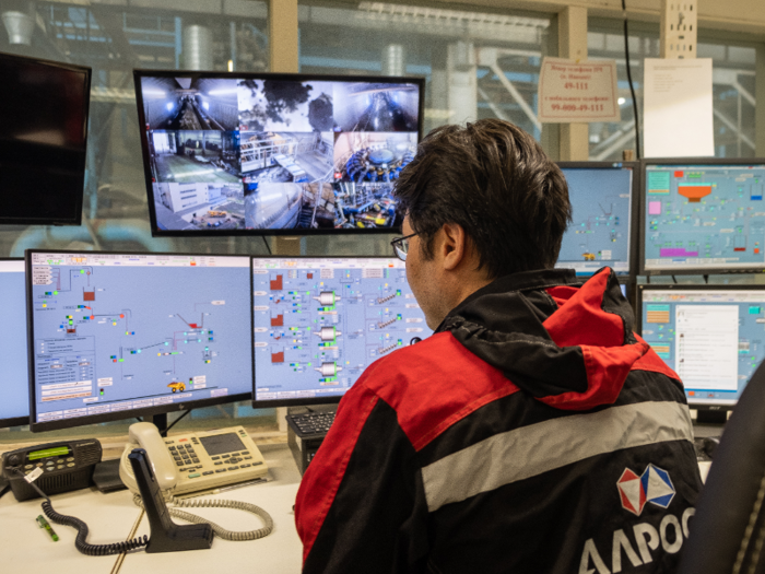 Even though almost the entire process is automated, Alrosa employees keep a close eye on the process from the control room, which shakes and creaks from the machinery operating around it.