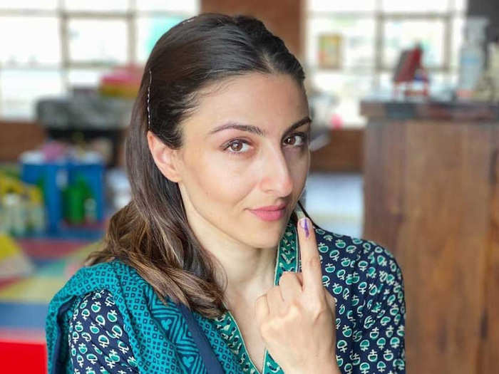 Soha Ali Khan also shared a picture of her after voting.