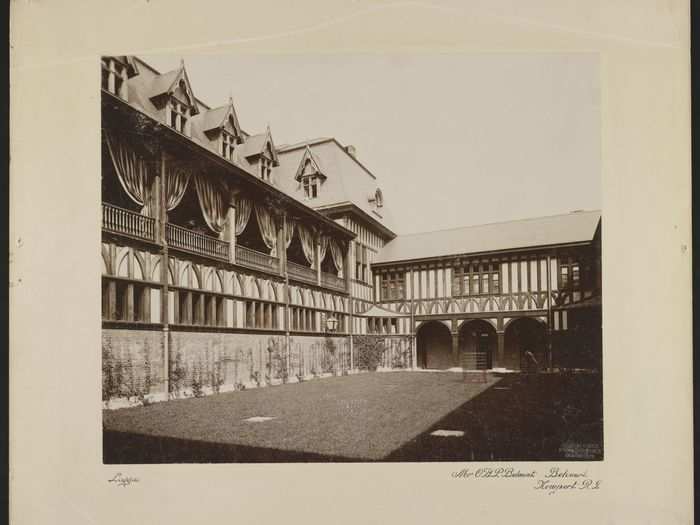 Since Belmont was truly obsessed with his horses, Hunt designed the mansion around the stables, building only one bedroom. But not long after the mansion was completed, Oliver fell in love with and married his neighbor, divorcée Alva Vanderbilt.