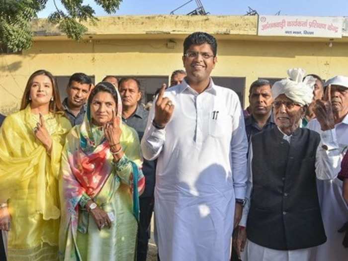 Sirsa: Jannayak Janata Party (JJP) leader Dushyant Chautala, his wife Meghna Cha...