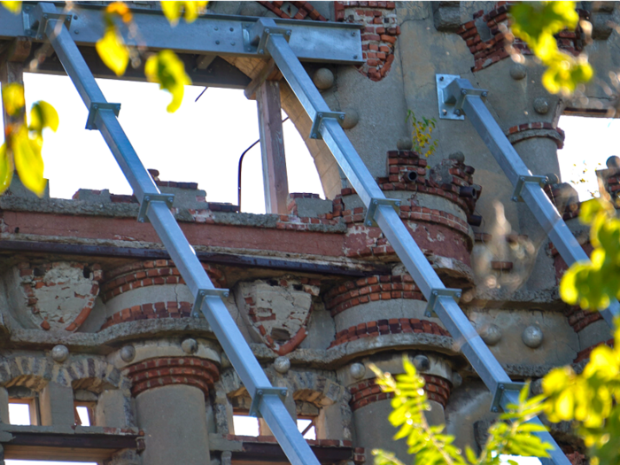 The braces are made of steel. Each individual section weighs 250 pounds.