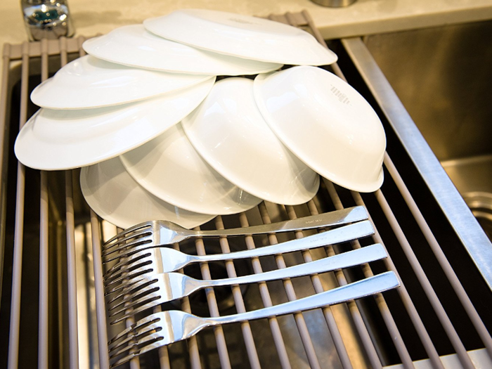 The best roll-up dish drying rack