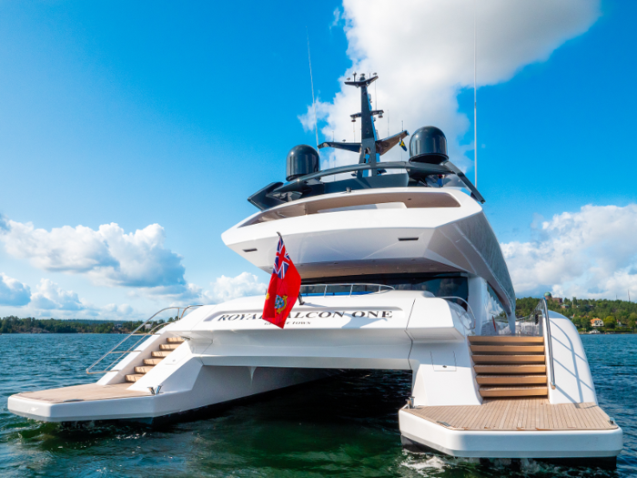 On top of all that, because mobility-oriented yacht toys are important, there is a tender garage hidden in the stern. Deployment and recovery is made easy by a crane.