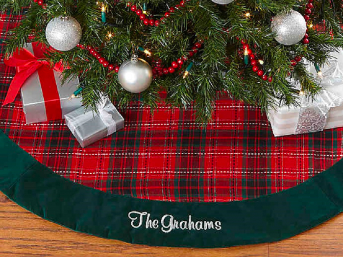 The best traditional tree skirt