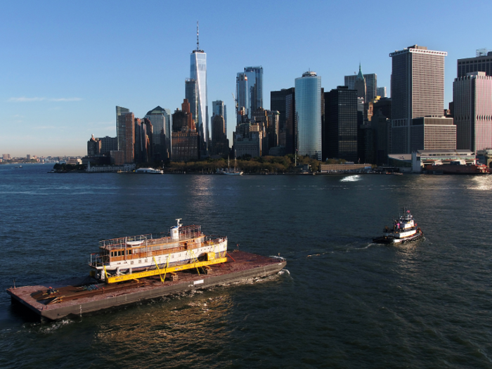 On its barge-supported voyage from Virginia to Maine, the Sequoia passed through New York City, under the Brooklyn Bridge ...