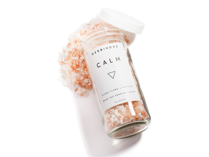 Relaxing and detoxifying bath salts