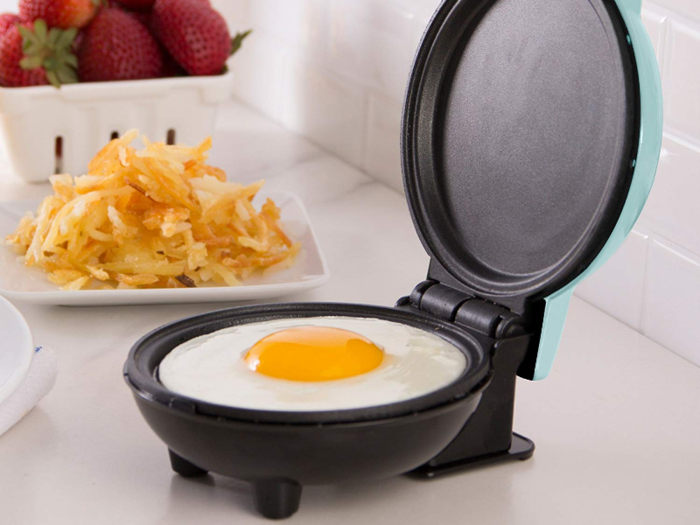 A mini griddle for individual servings of food