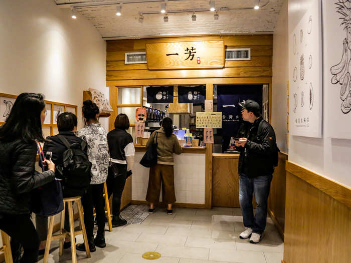 Finally, I headed to Yi Fang Taiwan Fruit Tea, a Taiwanese chain specializing in fruit teas. The shop in Chinatown was the cutest of the bunch, sparsely but gracefully decorated with a mix of traditional and modern decor.