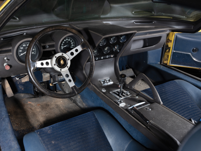 ...which contrasts the Skay Bleu interior.