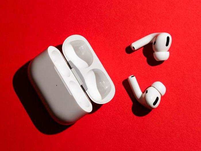 There are also many similarities between the AirPods Pro and Powerbeats Pro, especially when it comes to Apple-centric features.