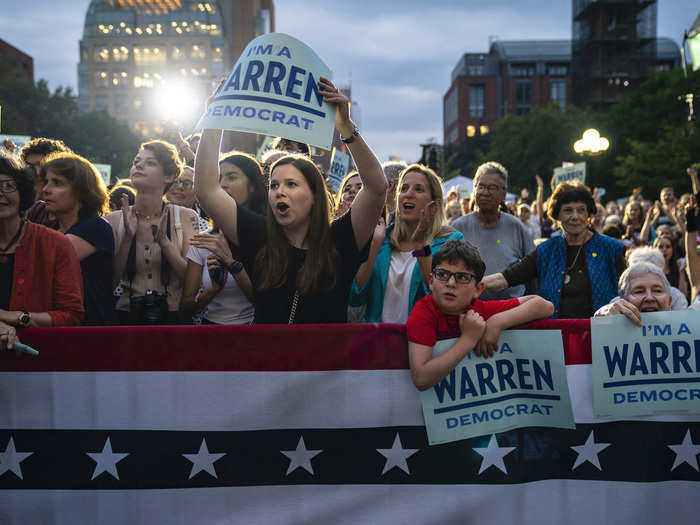 Warren received cheers, and the crowd started chanting "two cents" in response to Warren