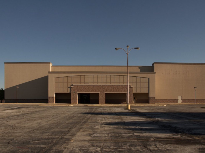 Lawless also captured the Metro North Shopping Center in Kansas City, Missouri.