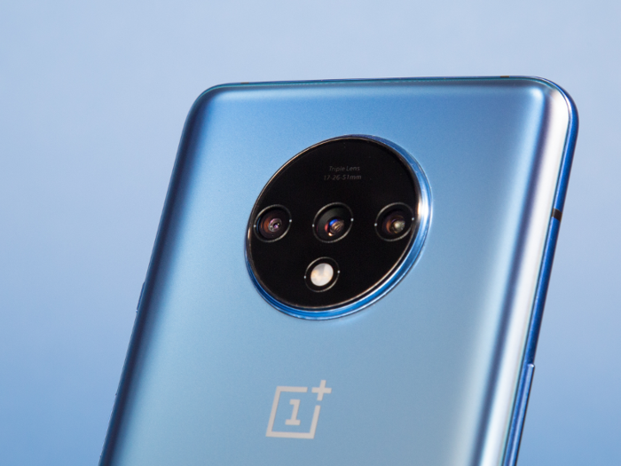 The OnePlus 7T has a triple-lens camera system, including a regular camera, zoomed lens, and an ultra-wide lens. The Pixel 4 only has a regular camera and a zoomed lens. Google seriously missed the boat by not including the ultra-wide.