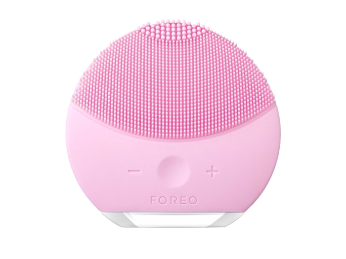 A compact facial cleansing brush