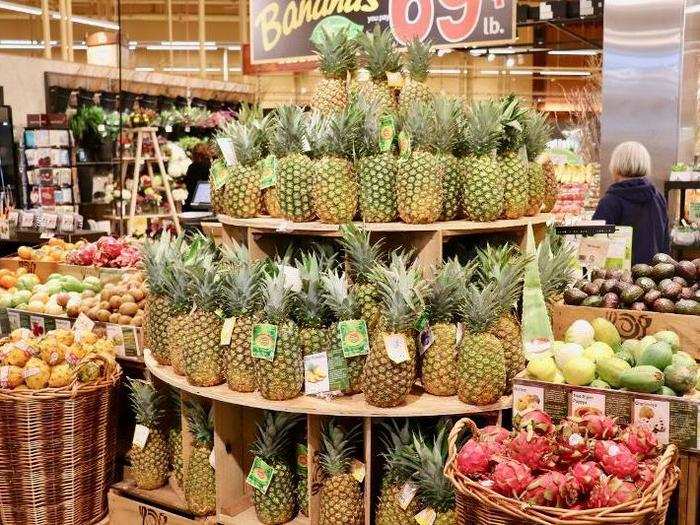 The display tables were elaborately decorated. Some fruit was popping out of decorative wicker baskets.