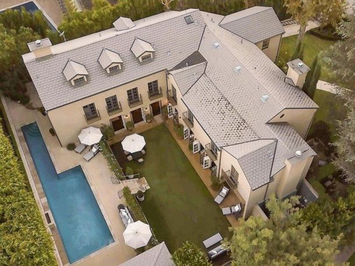 Shonda Rhimes sold her mansion in Los Angeles for $7.2 million.