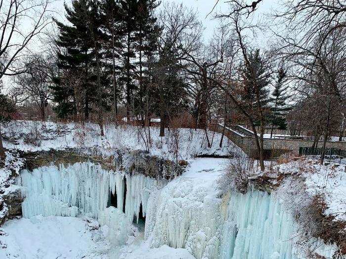 Minneapolis, and St. Paul, Minnesota, collectively known as the Twin Cities, get bone-chillingly cold. The worst windchill ever recorded was -67 degrees Fahrenheit on January 22, 1936, when the air temperature was -34 degrees Fahrenheit and the wind speed was 20 mph. If you think that