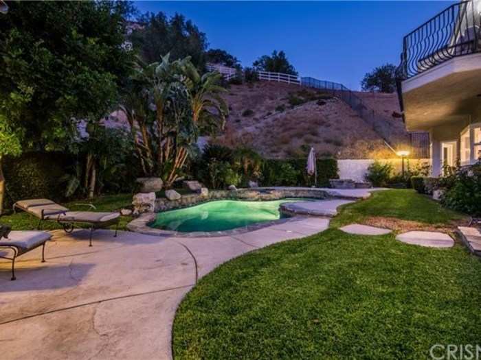 And the manicured lawn completes a picture-perfect Southern Californian yard. A community center, state-of-the-art gym, and tennis courts are located a short walk away.