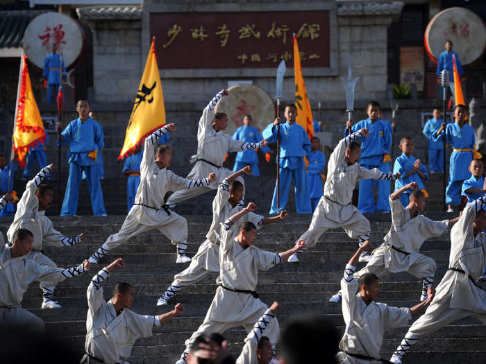 Throughout the day, tourists can watch hourly kung fu shows. The Guardian reported that some tourists found the experience to be too commercial, while others grew bored with the shows, becoming interested only when a wooden stave was broken across the back of one of the warrior monks.