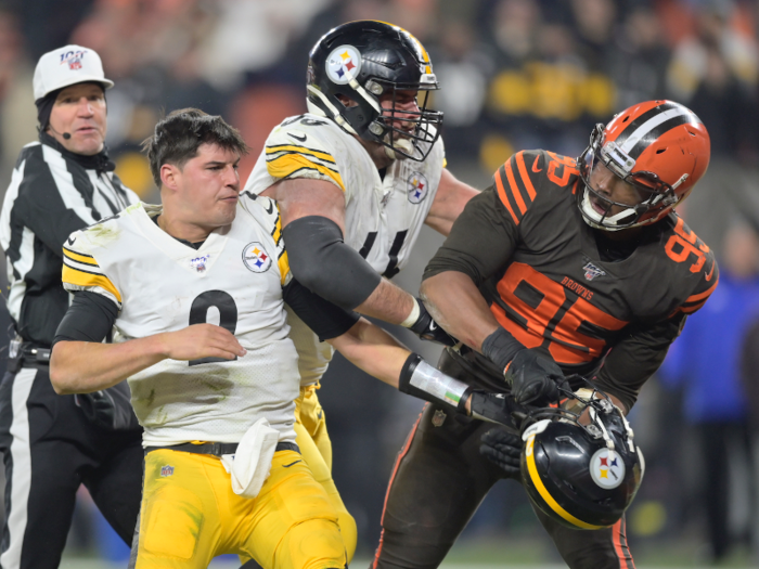 Myles Garrett swings a helmet at Mason Rudolph in an ugly NFL fight.