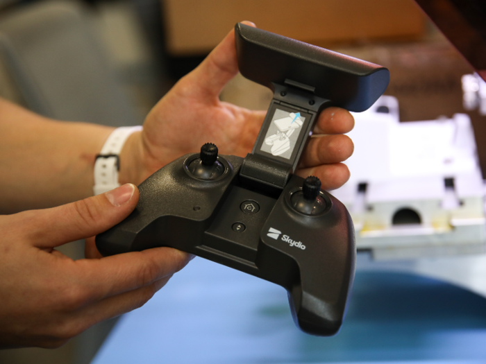 Users place their smartphones into the controller. There