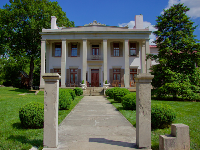 The richest town in Tennessee is Belle Meade.