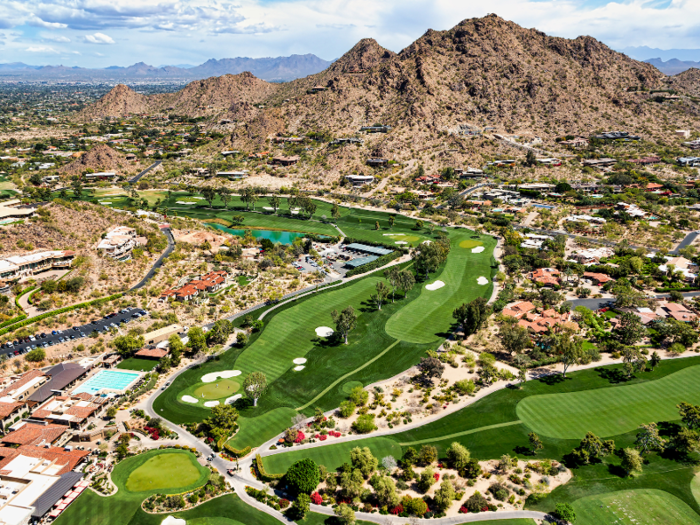 The richest town in Arizona is Paradise Valley.