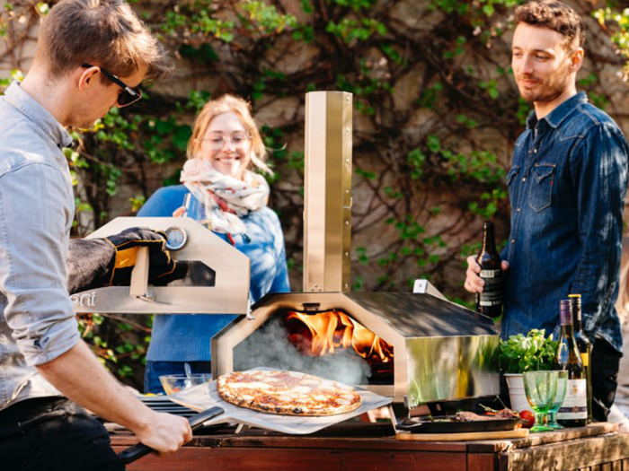 An outdoor oven that cooks pizza in one minute and can also be used for bread, large cuts of meat and fish, and vegetables