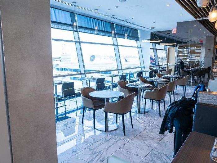 Although top-tier elites can access the Flagship Lounge, the Flagship First Dining room is even more exclusive. Only passengers traveling in first class in a three-cabin international or trans-continental flight are invited in.